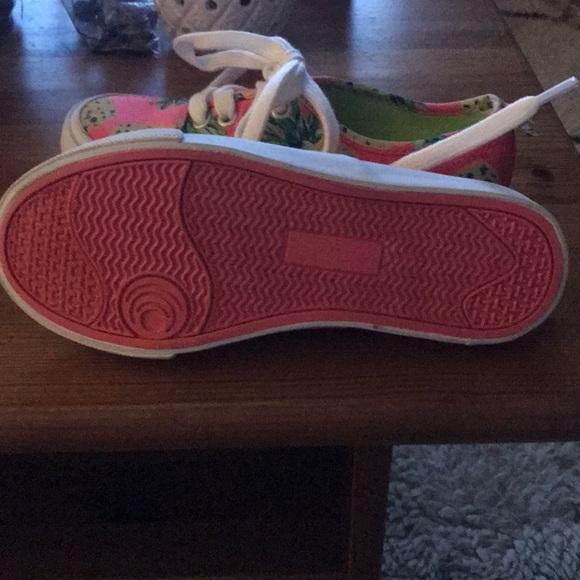 Pineapple tennis shoes - Picture 3 of 3